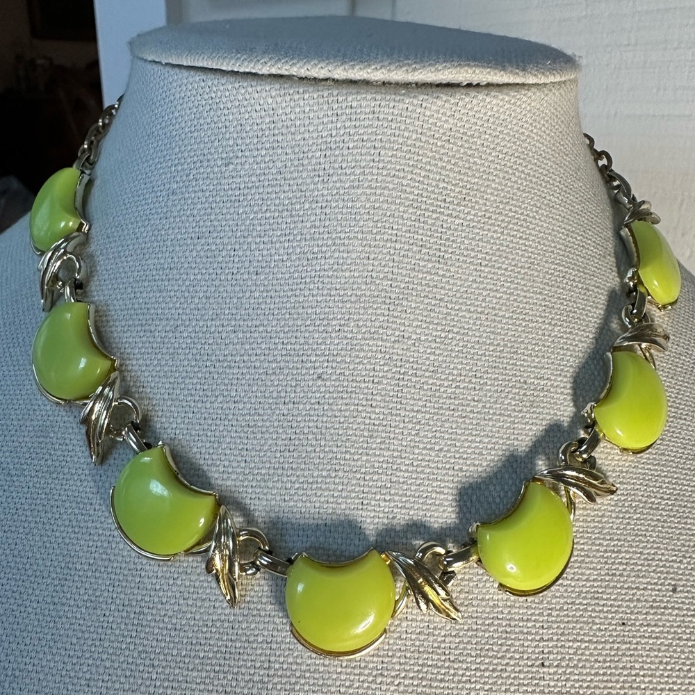 Lemon Meringue Thermoset Necklace